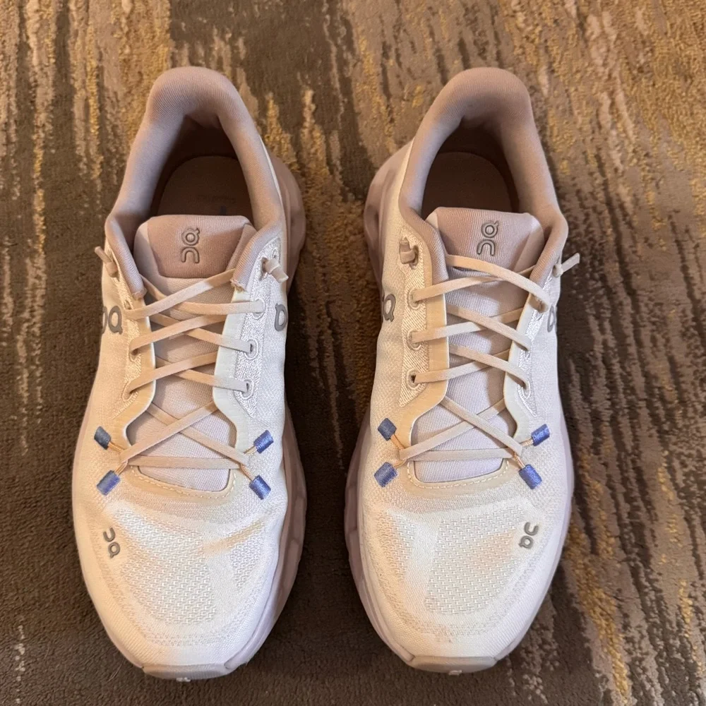 on Cloudtilt lavender 6.5 - Picture 2 of 9